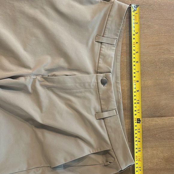 Lululemon khaki shorts - Picture 3 of 4
